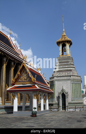 Un sala pavillon au Wat Phra Kaeo (Kaew) Temple complexe du Temple du Bouddha d'Émeraude à Bangkok, Thaïlande Banque D'Images