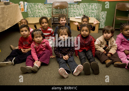 L'école maternelle et pré-K programme dans le quartier de Kensington multiculturelle hautement à Brooklyn, New York. Banque D'Images