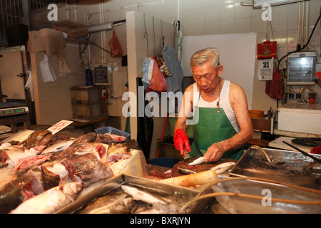 Poisson frais pour la vente au marché de San Domingos, Macao Banque D'Images