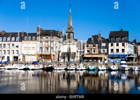 France, Normandie, Honfleur, bateaux amarrés dans le port Banque D'Images