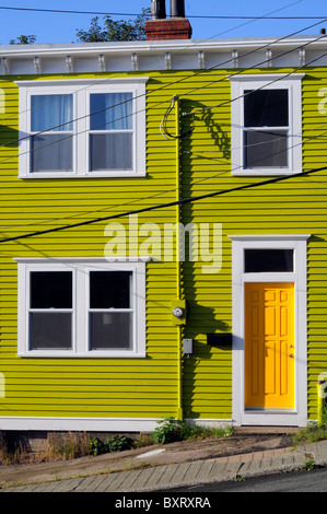 Maison peint de couleurs vives, St John's Terre-Neuve Banque D'Images