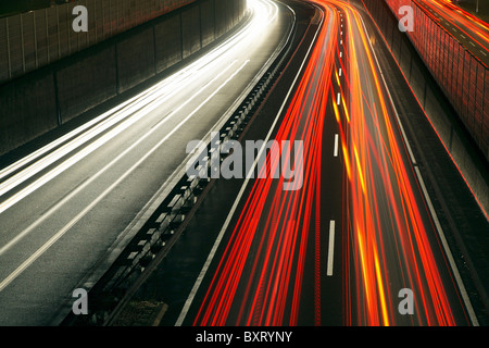 La circulation aux heures de pointe sur l'autoroute A40, Essen, Allemagne
