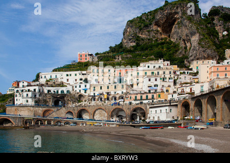 Cityscape, Minori, Golfe de Salerne, Côte Amalfitaine, Campanie, Italie Banque D'Images