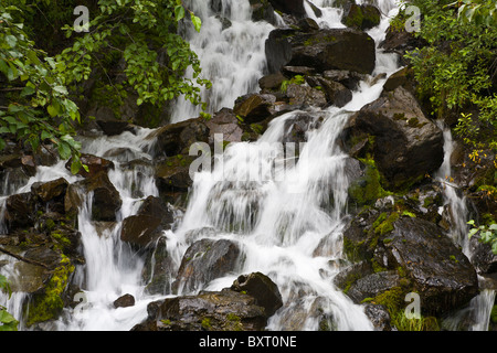 Cascades dans Seward Alaska Banque D'Images