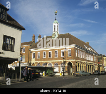 Farnham Surrey England UK Le Tour de l'horloge à la fin de Castle Street dans le centre-ville Banque D'Images