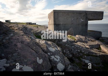 Vue sur l'Atlantique depuis Rubha nan Sasan, Loch Ewe : batterie de défense côtière d'urgence.Écosse, Royaume-Uni. Banque D'Images