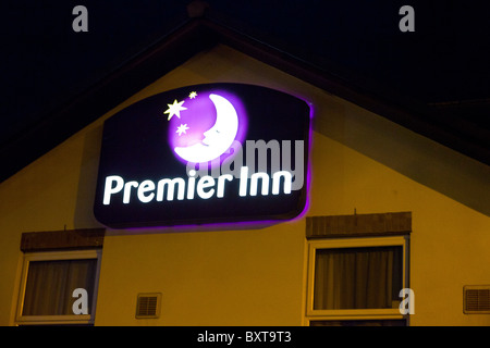 Hôtel Premier Inn sign in Norwich, Royaume-Uni Banque D'Images