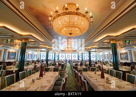 Une élégante salle à manger d'inspiration russe. Banque D'Images