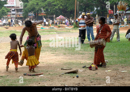 Les artistes de rue l'Inde,les enfants de la rue l'Inde,Inde mendiant,indian street,Scène de rue en Inde,indian street,pauvres,la pauvreté en Inde unhygene,pauvreté, Banque D'Images