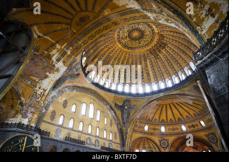 À l'intérieur de l'Hagia Sophia (ou l'église de la Sainte Sagesse de Dieu), Istanbul, Turquie Banque D'Images