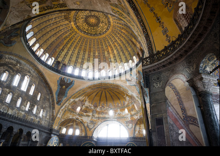 À l'intérieur de l'Hagia Sophia (ou l'église de la Sainte Sagesse de Dieu), Istanbul, Turquie Banque D'Images