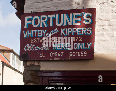 Signer de fortune Whitby guéri Kippers Yorkshire UK Banque D'Images