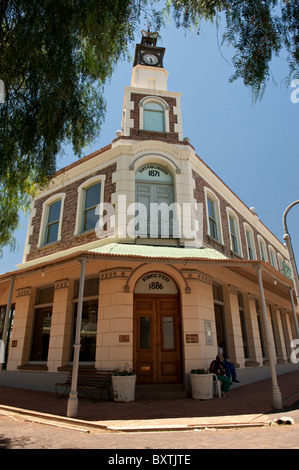 Vieille ville de Kimberley et de la tour historique de l'horloge dans le grand trou Diamond Mine et musée, Northern Cape, Afrique du Sud Banque D'Images