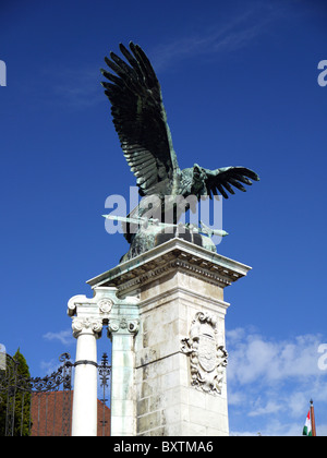 Eagle Statue, quartier du château de Buda, à Budapest Banque D'Images