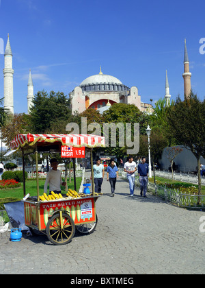 Ayasofya / St Sophia Museum & Fournisseur de maïs, Istanbul Banque D'Images