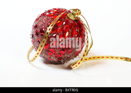 Boules de Noël sur fond blanc Banque D'Images