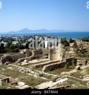 Sommaire des ruines de Carthage, Tunisie, avec la Méditerranée en arrière-plan Banque D'Images