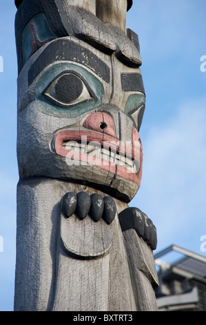 Totem sur l'affichage à l'extérieur du Horniman Museum, South London, UK Banque D'Images