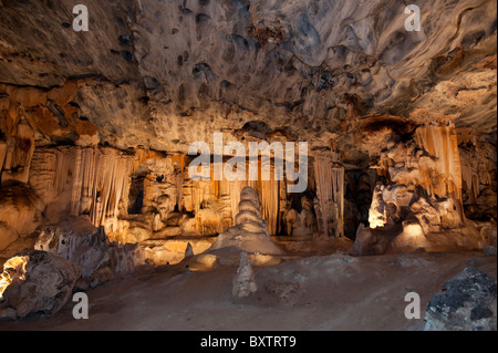 La Cango Caves dans les contreforts de la chaîne de montagnes près de Oudtshoorn, Western Cape, Afrique du Sud Banque D'Images