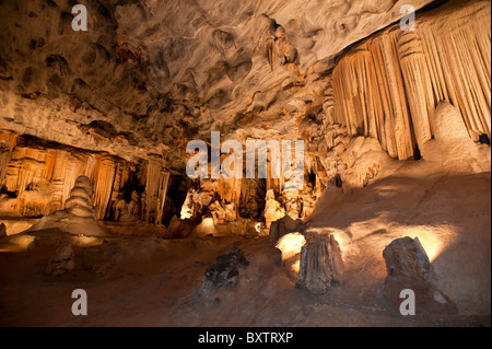 La Cango Caves dans les contreforts de la chaîne de montagnes près de Oudtshoorn, Western Cape, Afrique du Sud Banque D'Images