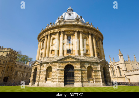 Radcliffe Camera murs des cathédrales et de toutes les âmes, les collèges et les toits de la ville universitaire de Oxford, Oxfordshire, Angleterre Banque D'Images