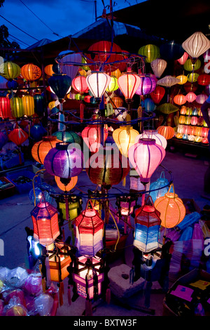 Lanternes artisanales shop la nuit. Hoi An, Vietnam, Asie. Banque D'Images