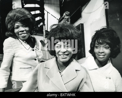 MARTHA REEVES ET LES VANDELLAS trio pop nous on UK TV show, prêts, partez le 22 mars 1965. Photo Tony Gale Banque D'Images