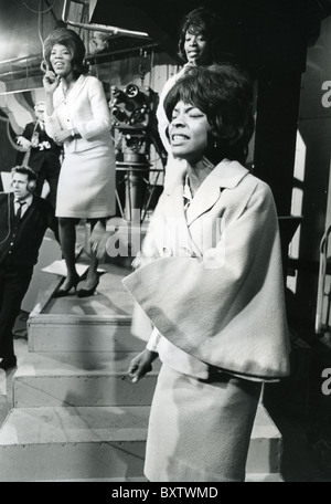 MARTHA REEVES ET LES VANDELLAS trio pop nous on UK TV show, prêts, partez le 22 mars 1965. Photo Tony Gale Banque D'Images