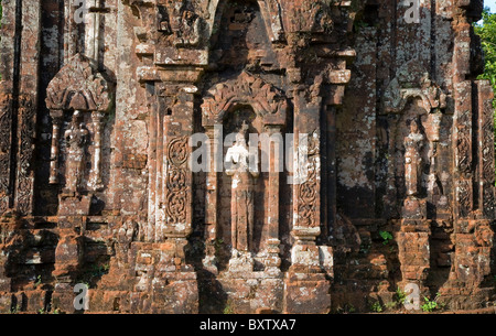 Mon fils (grappe de abandonné et partiellement détruit des temples hindous). Vietnam, Asie. Banque D'Images