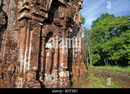 Mon fils (grappe de abandonné et partiellement détruit des temples hindous). Vietnam, Asie. Banque D'Images