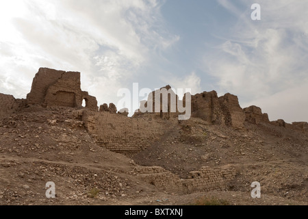 Partie de l'enceinte des murs à la memorial temple du pharaon Ramsès III, Médinet Habou, rive ouest de Louxor, Egypte Banque D'Images