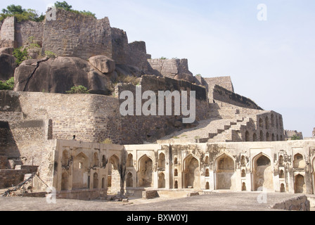 Citadelle massive ruines du fort Golconda, Hyderabad, Andhra Pradesh, Inde, Asie Banque D'Images