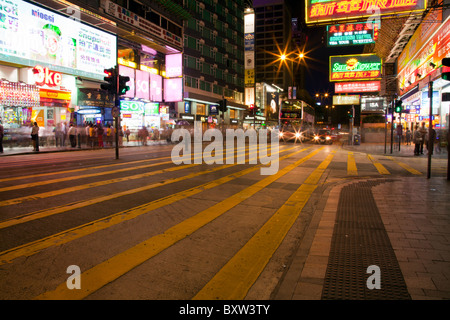 Nathan Road, Tsim Tsa Tsui nuit à Kowloon Hong Kong, Chine Banque D'Images