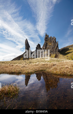 Vieil Homme de Storr et de réflexion, à l'île de Skye, Ecosse, Royaume-Uni Banque D'Images