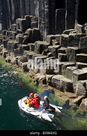 Voile et de colonnes de basalte à l'entrée de la Grotte de Fingal, Staffa, au large de l'île de Mull, Ecosse, Royaume-Uni Banque D'Images