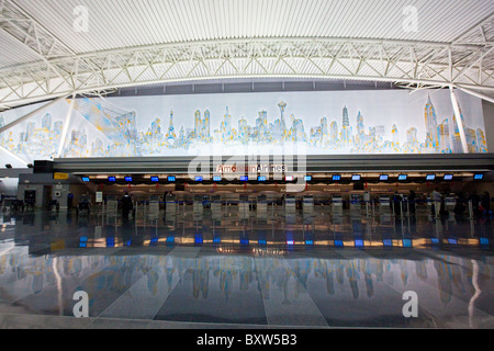 Art au-dessus American Airlines checkin counters dans JFK, l'aéroport international John F. Kennedy, New York City Banque D'Images