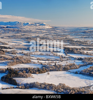 Les Campsie Fells, Strathendrick et Kirkhouse Inn. Vue d'hiver à partir de la CONIC Hill, près de Balmaha, région de Stirling, Scotland, UK. Banque D'Images