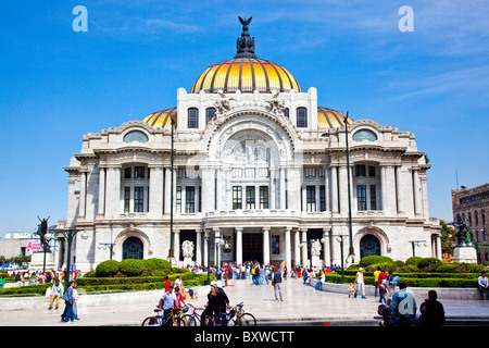 Palacio de Bellas Artes ou le Palais des Beaux-arts, la ville de Mexico, Mexique Banque D'Images