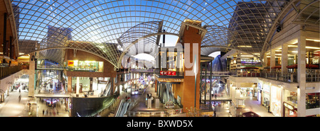 Le centre commercial Cabot Circus avec des décorations de Noël. Banque D'Images