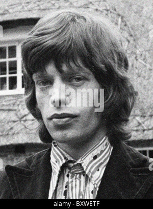 Droit exclusif de Mick Jagger à partir de 1967 par David Cole dans les jardins à Redlands. À partir des archives de communiqués de presse (anciennement Service Portrait Portrait Bureau) Banque D'Images