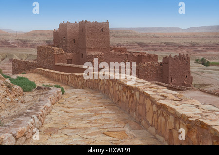 Rues de la ville fortifiée d'Aït Benhaddou Casbah près de Ouarzazate, Maroc. Banque D'Images