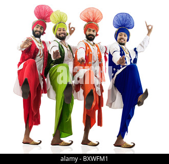 Les hommes sikhs dancing Banque D'Images