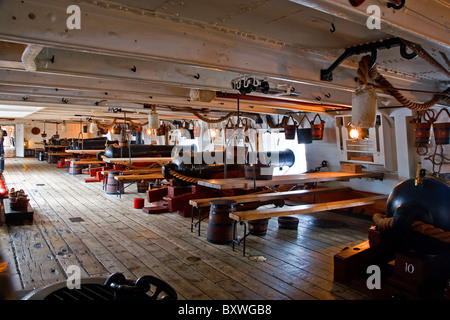 Le HMS Warrior gun deck Portsmouth Historic Dockyard Banque D'Images