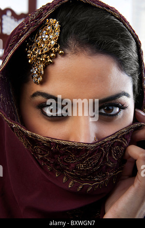 Close-up d'une femme musulmane yeux Banque D'Images