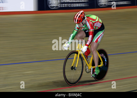 Piste de course femme Belarus cycle Coupe du Monde UCI 2005 Jan Vélodrome de Manchester UK Banque D'Images