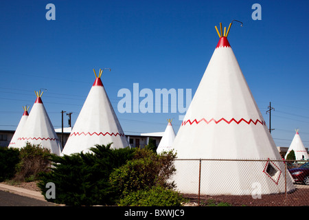 USA, Arizona, Holbrook, Wigwam Motel le long de la Route 66 au matin d'été Banque D'Images