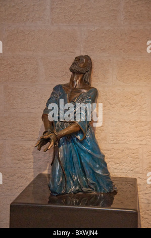 Statue en bronze du Serviteur souffrant (Jésus Christ) qui résident actuellement dans le donjon en vertu de ce qui a pu être Caiaphus' home Banque D'Images
