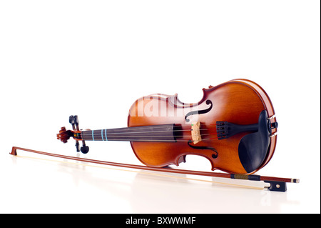 Violin and Bow - Isolé sur fond blanc Banque D'Images