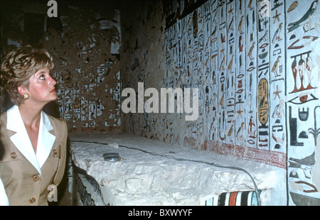 La princesse Diana visite une tombe dans la Vallée des Rois, Louxor, Egypte Mai 1992 Banque D'Images