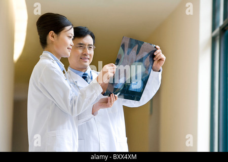 Portrait de médecins au travail Banque D'Images